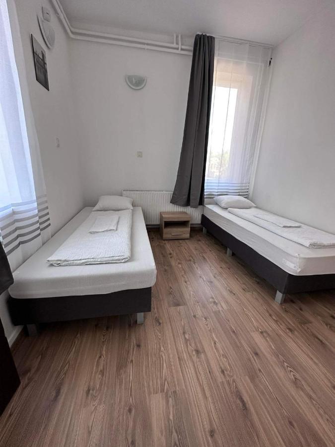 Gabor Panzio Aparthotel Gyal ภายนอก รูปภาพ