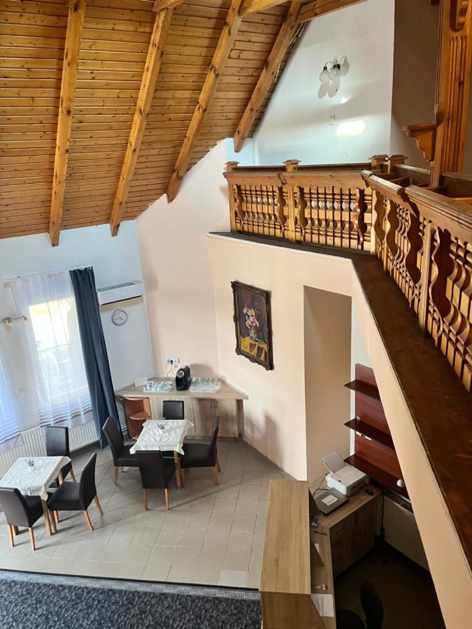 Gabor Panzio Aparthotel Gyal ภายนอก รูปภาพ