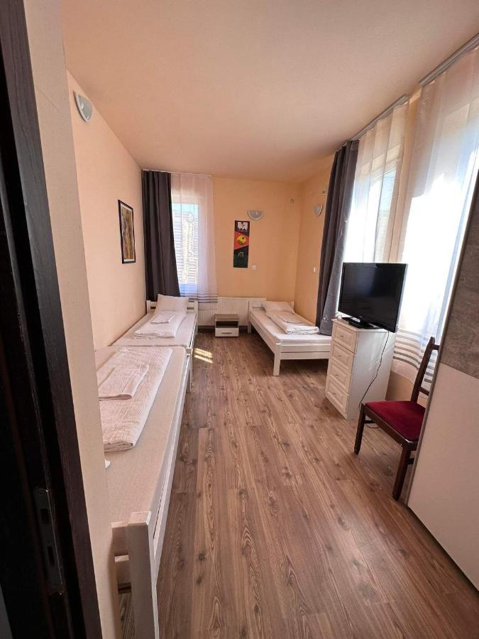 Gabor Panzio Aparthotel Gyal ภายนอก รูปภาพ