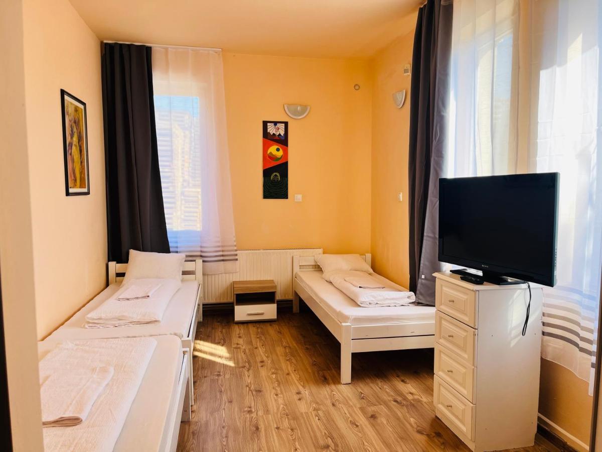 Gabor Panzio Aparthotel Gyal ภายนอก รูปภาพ